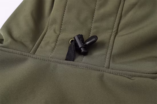 Capa encapuchada de Outwear de la chaqueta táctica al aire libre de Softshell del paño grueso y suave para hombre de la nueva moda del OEM